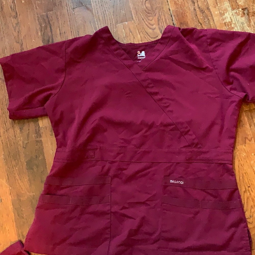 Dagacci wine scrubs/uniform set size L
